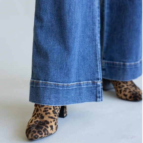 Judy Blue Mid Rise Trouser Wide Leg Jeans Medium Wash Blue - Picture 8 of 17